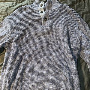 Turtle/crew neck sweater